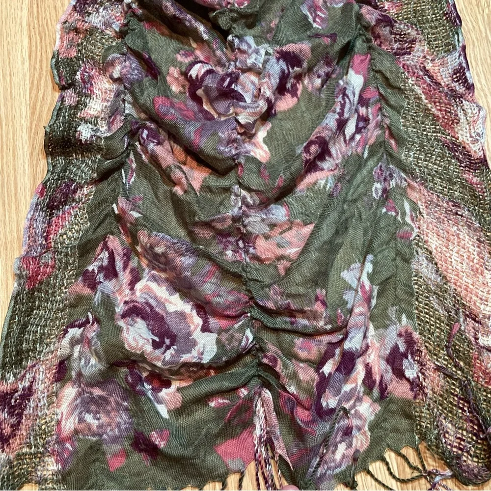 Floral ruffle‎ scarf